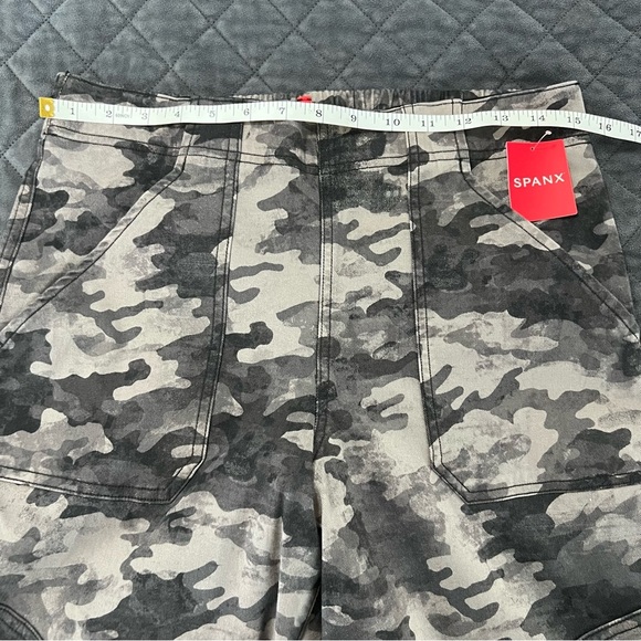 Spanx Jogger Pants Women Large Twill Cargo Black Camo High Rise B28 - Picture 8 of 11
